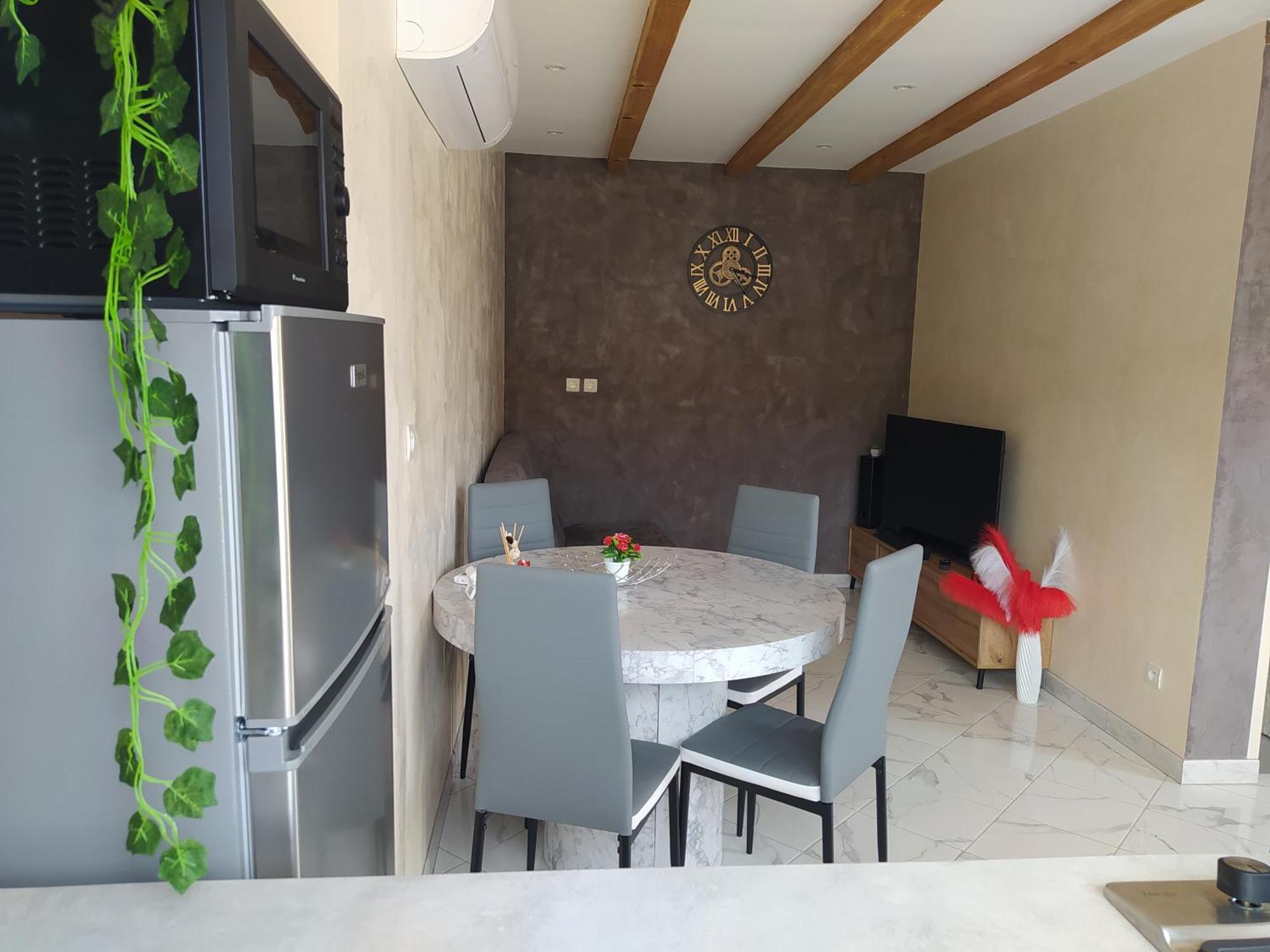 Studio Cosy Avec Terrasse Et Jacuzzi A Disposition De Mai A Aout Rians  ภายนอก รูปภาพ