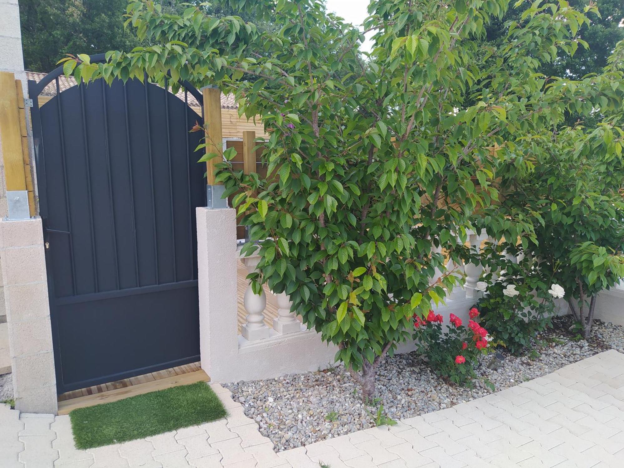 Studio Cosy Avec Terrasse Et Jacuzzi A Disposition De Mai A Aout Rians  ภายนอก รูปภาพ