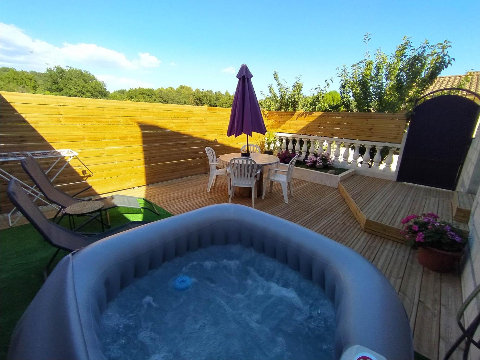 Studio Cosy Avec Terrasse Et Jacuzzi A Disposition De Mai A Aout Rians  ภายนอก รูปภาพ